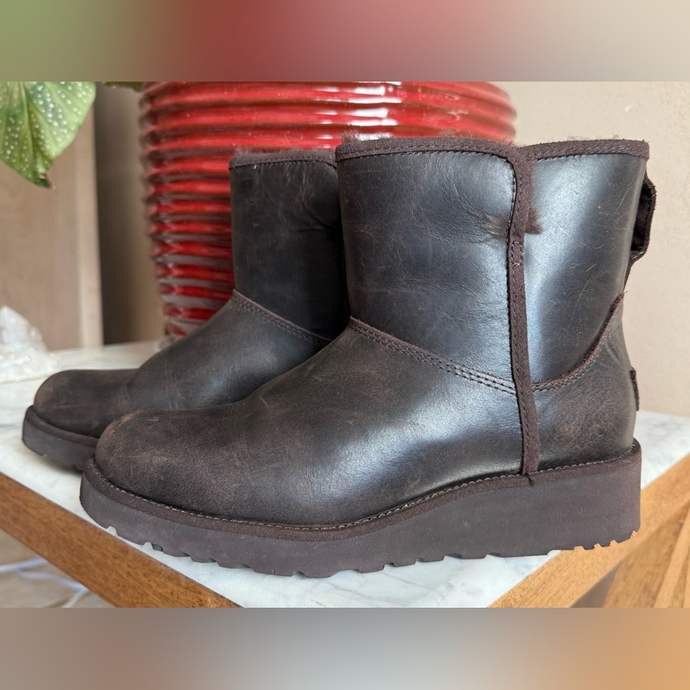 UGG Classic Short Leather Boots Brown Sheepskin Lined Women’s 6 EU 37
